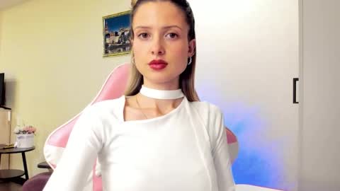 Julie online show from October 15, 3:58 pm