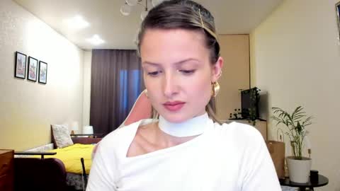Julie online show from June 10, 3:54 pm