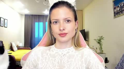 Julie online show from June 18, 2:33 pm