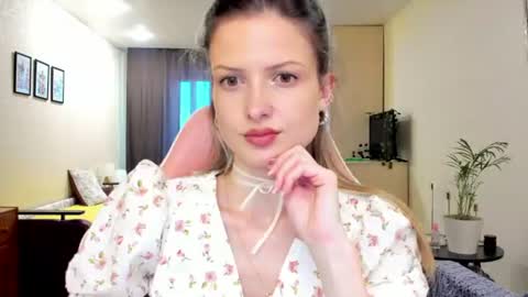 Julie online show from June 16, 2:18 pm