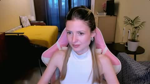 Julie online show from July 3, 1:50 pm