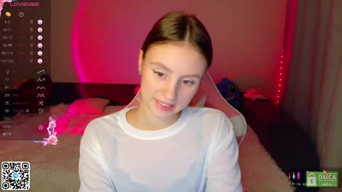 julieqt online show from September 18, 4:05 pm