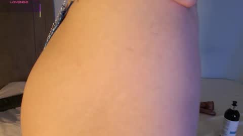 Snapshot of julieta__sexxx chatting on October 22, 4:17 am julieta__sexxx online show from October 22, 4:17 am