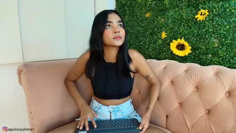 Juli online show from December 2, 7:14 pm