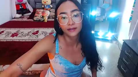 Snapshot of julieta_art1 chatting on March 9, 2:07 am julieta art1 online show from March 9, 2:07 am