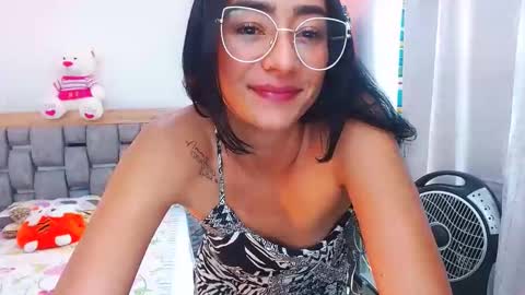 Snapshot of julieta_art1 chatting on February 12, 10:15 pm julieta art1 online show from February 12, 10:15 pm