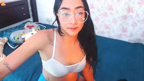Snapshot of julieta_art1 chatting on December 31, 8:56 pm julieta art1 online show from December 31, 8:56 pm