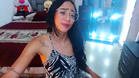 Snapshot of julieta_art1 chatting on March 11, 11:15 pm julieta art1 online show from March 11, 11:15 pm