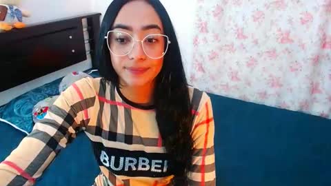 Snapshot of julieta_art1 chatting on December 29, 8:58 pm julieta art1 online show from December 29, 8:58 pm
