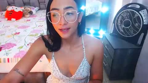 Snapshot of julieta_art1 chatting on February 8, 10:51 pm julieta art1 online show from February 8, 10:51 pm