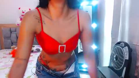 Snapshot of julieta_art1 chatting on February 2, 6:10 pm julieta art1 online show from February 2, 6:10 pm