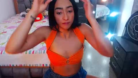 Snapshot of julieta_art1 chatting on February 4, 11:06 pm julieta art1 online show from February 4, 11:06 pm