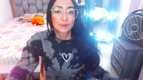 Snapshot of julieta_art1 chatting on February 18, 9:20 pm julieta art1 online show from February 18, 9:20 pm