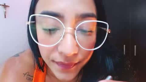 Snapshot of julieta_art1 chatting on September 20, 10:52 pm julieta art1 online show from September 20, 10:52 pm