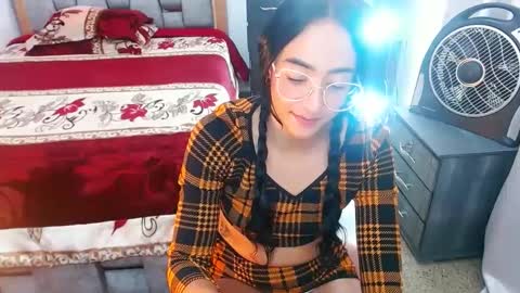 Snapshot of julieta_art1 chatting on February 22, 10:04 pm julieta art1 online show from February 22, 10:04 pm