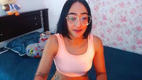 Snapshot of julieta_art1 chatting on January 11, 8:21 pm julieta art1 online show from January 11, 8:21 pm