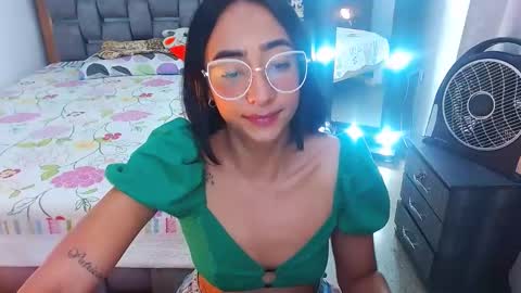 Snapshot of julieta_art1 chatting on February 17, 10:27 pm julieta art1 online show from February 17, 10:27 pm