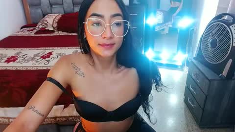 Snapshot of julieta_art1 chatting on February 26, 8:57 pm julieta art1 online show from February 26, 8:57 pm
