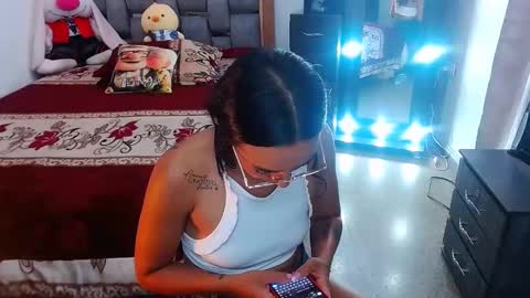 Snapshot of julieta_art1 chatting on March 11, 12:00 am julieta art1 online show from March 11, 12:00 am