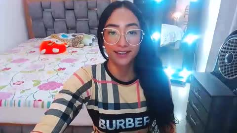 Snapshot of julieta_art1 chatting on February 9, 8:02 pm julieta art1 online show from February 9, 8:02 pm