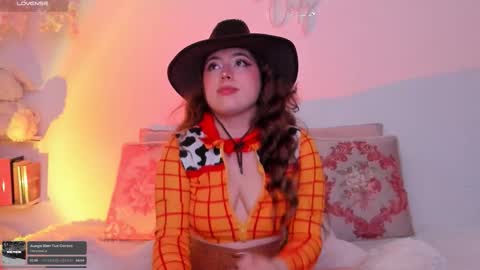 Snapshot of julieta_cooper20 chatting on October 28, 4:40 am Juli online show from October 28, 4:40 am