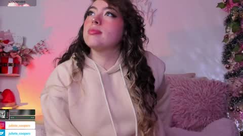 Snapshot of julieta_cooper20 chatting on December 18, 5:37 am Juli online show from December 18, 5:37 am