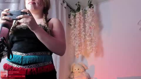 Snapshot of julieta_cooper20 chatting on October 31, 5:53 am Juli online show from October 31, 5:53 am