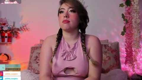 Snapshot of julieta_cooper20 chatting on January 7, 3:35 am Juli online show from January 7, 3:35 am