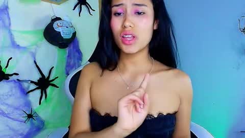 juli online show from October 8, 1:43 am