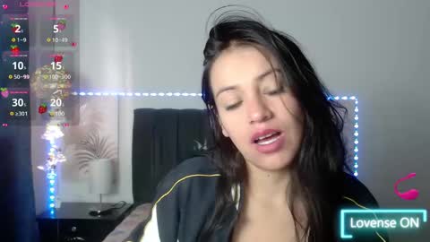Snapshot of julietacollins06 chatting on December 9, 1:13 pm julietacollins06 online show from December 9, 1:13 pm