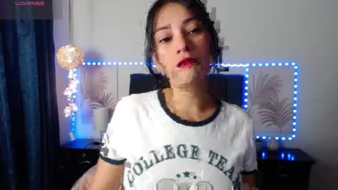 Snapshot of julietacollins06 chatting on January 17, 12:21 pm julietacollins06 online show from January 17, 12:21 pm