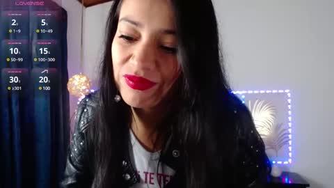Snapshot of julietacollins06 chatting on January 13, 12:24 pm julietacollins06 online show from January 13, 12:24 pm