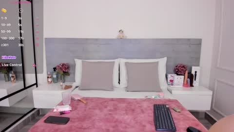 Juliana online show from December 19, 8:23 pm