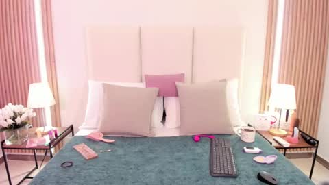 Juliana online show from September 12, 8:16 pm