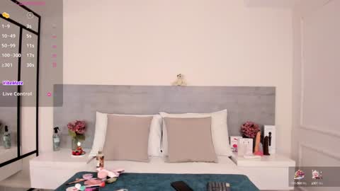 Juliana online show from December 23, 8:03 pm