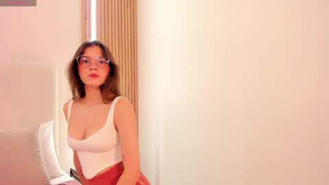 Juliana online show from September 18, 7:45 pm