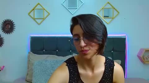 julieth_garcia_1 online show from February 17, 7:55 pm