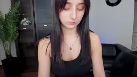 julietmonli online show from September 25, 7:45 pm