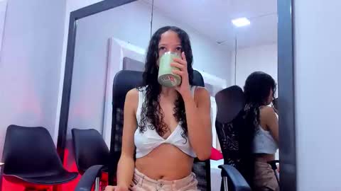 Snapshot of juliettableer chatting on September 21, 12:26 pm Hi guys It is a pleasure to have you here I am Julieta online show from September 21, 12:26 pm