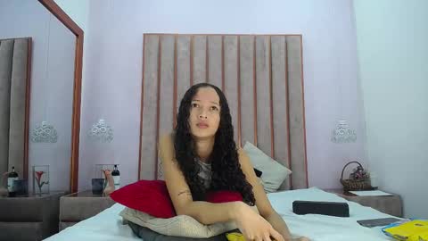 Snapshot of juliettableer chatting on October 27, 1:06 pm Hi guys It is a pleasure to have you here I am Julieta online show from October 27, 1:06 pm