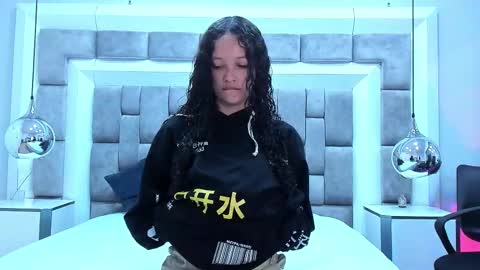 Snapshot of juliettableer chatting on September 20, 12:25 pm Hi guys It is a pleasure to have you here I am Julieta online show from September 20, 12:25 pm