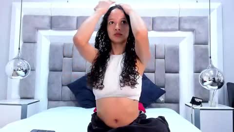 Snapshot of juliettableer chatting on September 26, 12:14 pm Hi guys It is a pleasure to have you here I am Julieta online show from September 26, 12:14 pm