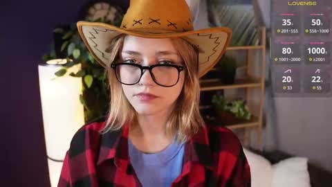 Snapshot of juliettakaniecki chatting on October 4, 3:45 am Mia online show from October 4, 3:45 am