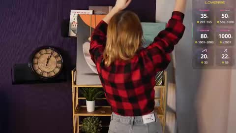 Snapshot of juliettakaniecki chatting on October 8, 3:55 am Mia online show from October 8, 3:55 am