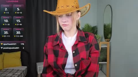 Snapshot of juliettakaniecki chatting on October 27, 4:30 am Mia online show from October 27, 4:30 am