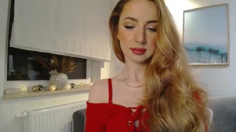 Snapshot of juliettesensual chatting on March 6, 4:28 pm JulietteSensual online show from March 6, 4:28 pm