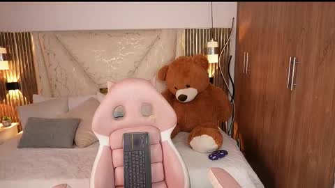 jullianapriv_ online show from February 11, 3:13 pm