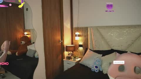 jullianapriv_ online show from February 4, 2:42 pm