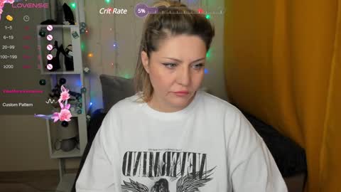 Snapshot of jully_rox chatting on December 6, 11:33 am Jully online show from December 6, 11:33 am