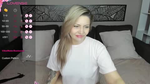 Snapshot of jully_rox chatting on September 8, 11:04 pm Jully online show from September 8, 11:04 pm